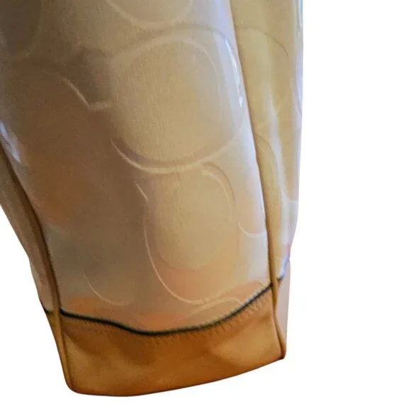 Beautiful Coach Bag - Picture 8 of 17